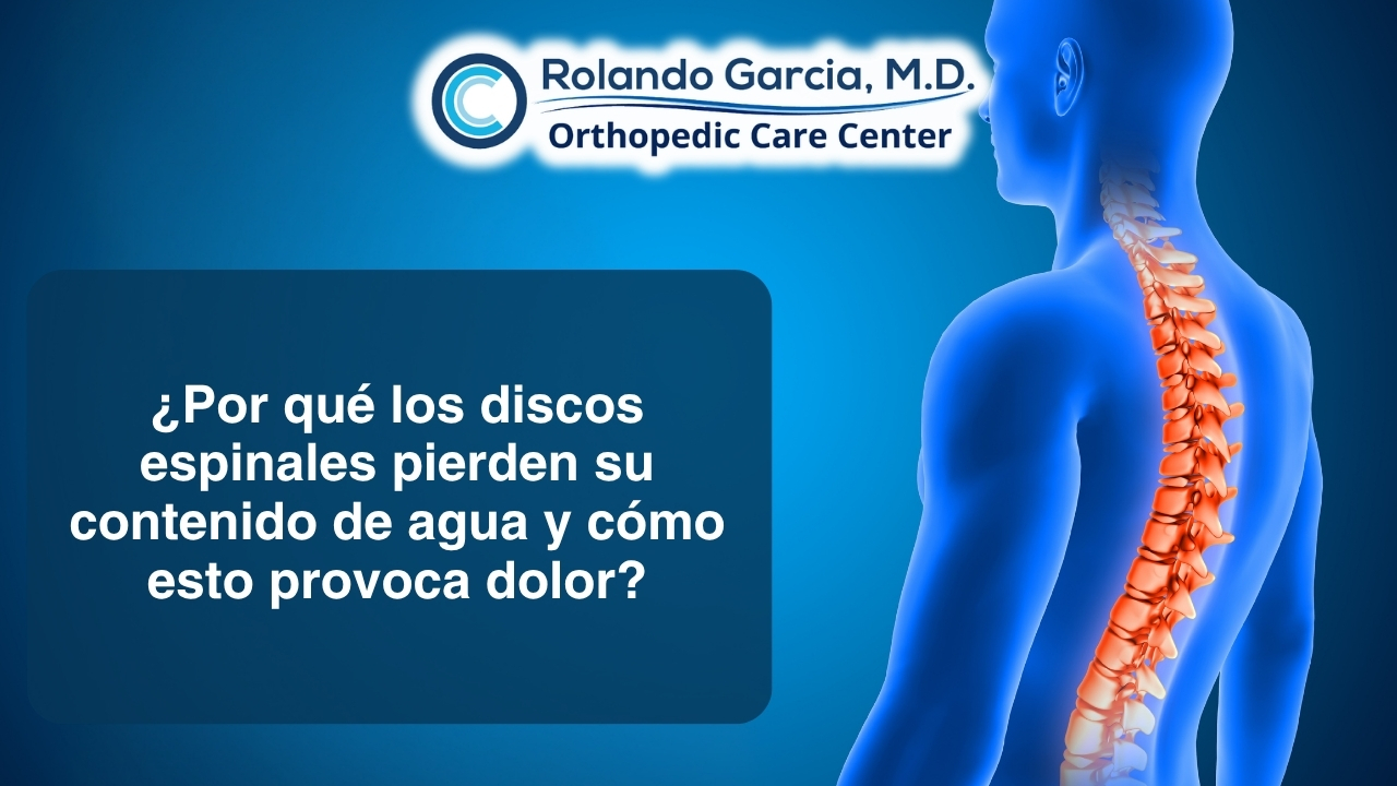 ¿Por qué los discos espinales pierden su contenido de agua y cómo esto provoca dolor?